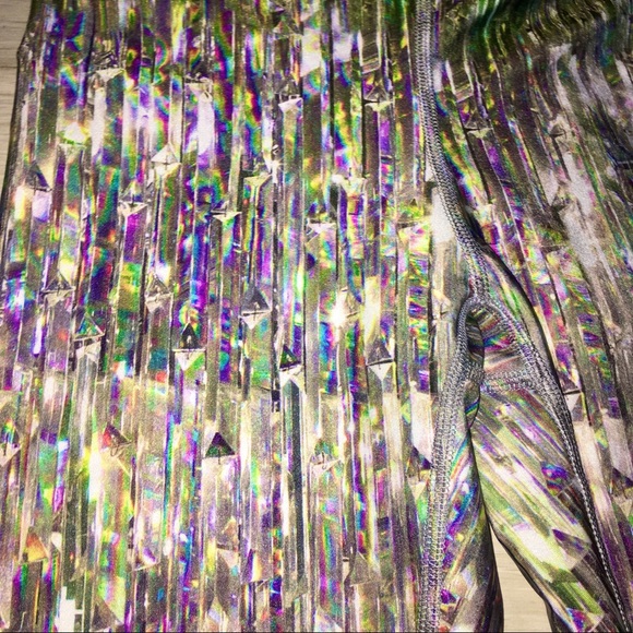 Terez Jewel Print Capri Performance Legging π - Picture 3 of 5